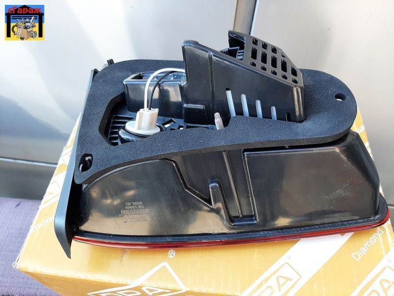 Ліхтар правий внутрішній LED VW Golf (12-) (99451800402) DPA 00-00041752 фото