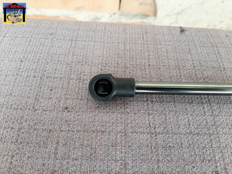 Амортизатор газовий багажник VW Golf (08-13, 13-), Tiguan (07-09), Touareg (10-), Seat Leon (05-12) (88270430316) vika 00-00054111 фото