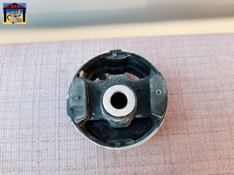 Опора КПП Skoda Favorit, Forman (88-95) (32020028201) VIKA 00-00027260 фото