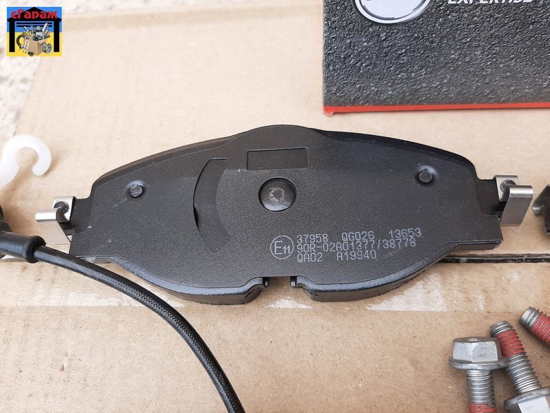 Колодки тормозные передние SKODA OCTAVIA; VW GOLF VII; AUDI A3 2012- (1.0-2.0D) (ABS)&nbsp;37958 67351114185 фото