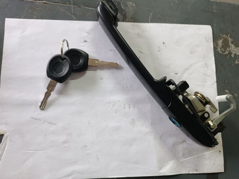 Ручка двері передньої лівої VW PASSAT B4 1993-1996 (с замком, чёрная) 6010-01-060401PP фото