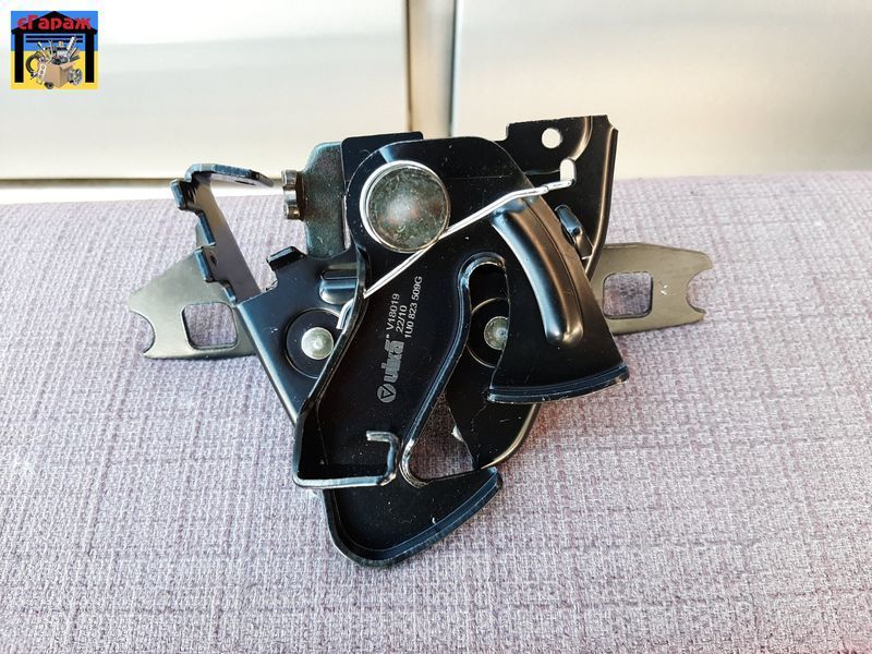 Замок капота SEAT CORDOBA, IBIZA, INCA; SKODA OCTAVIA; VW CADDY, GOLF 1993-2010 (98230097201) VIKA 00-00031154 фото