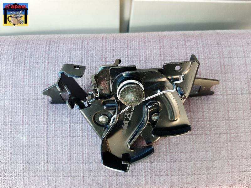 Замок капота SEAT CORDOBA, IBIZA, INCA; SKODA OCTAVIA; VW CADDY, GOLF 1993-2010 (98230097201) VIKA 00-00031154 фото